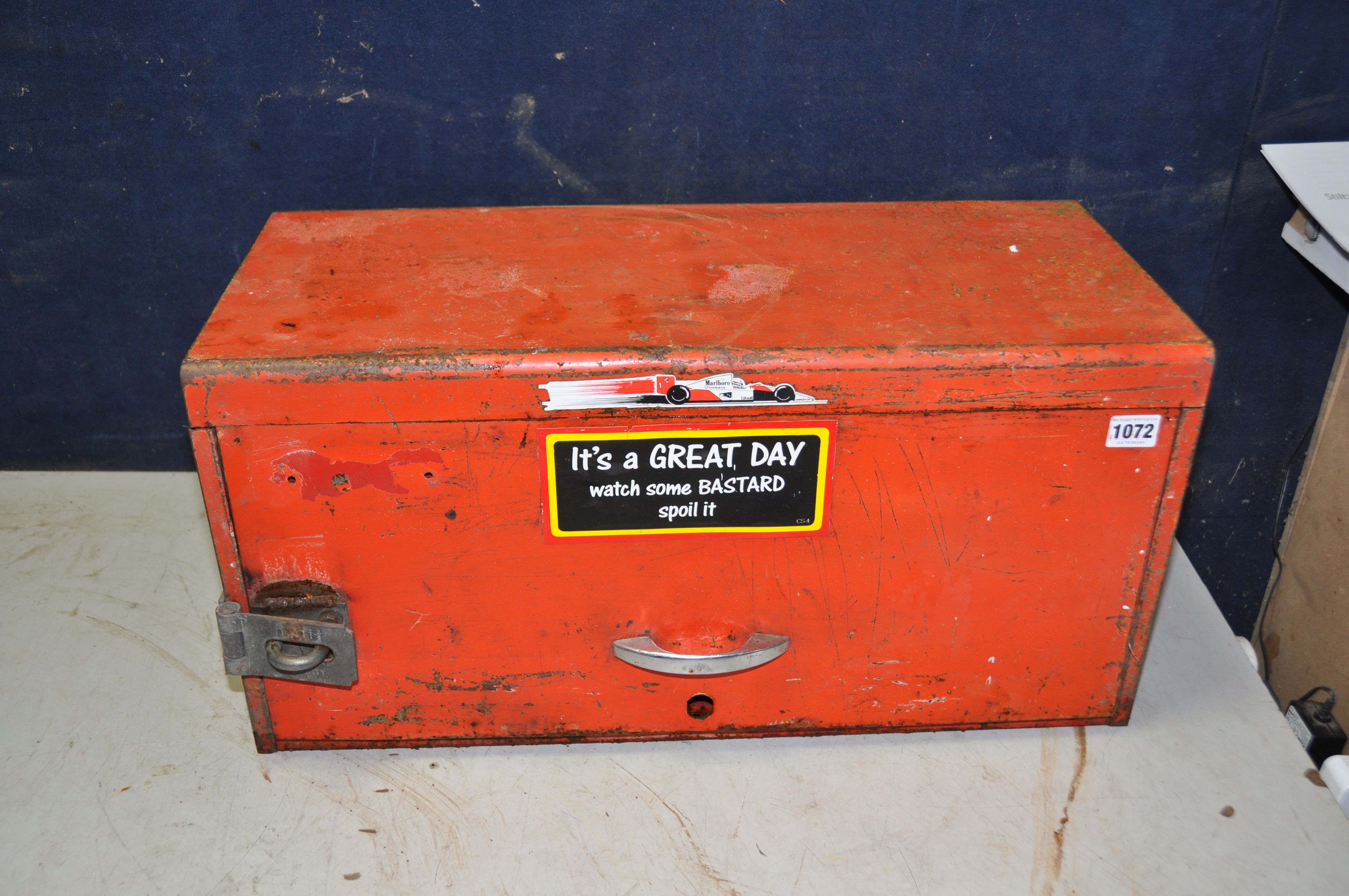 A MECHANICS TOOLBOX BADGED SNAP ON TOOLS containing Halfords and other metric sockets, rachets,