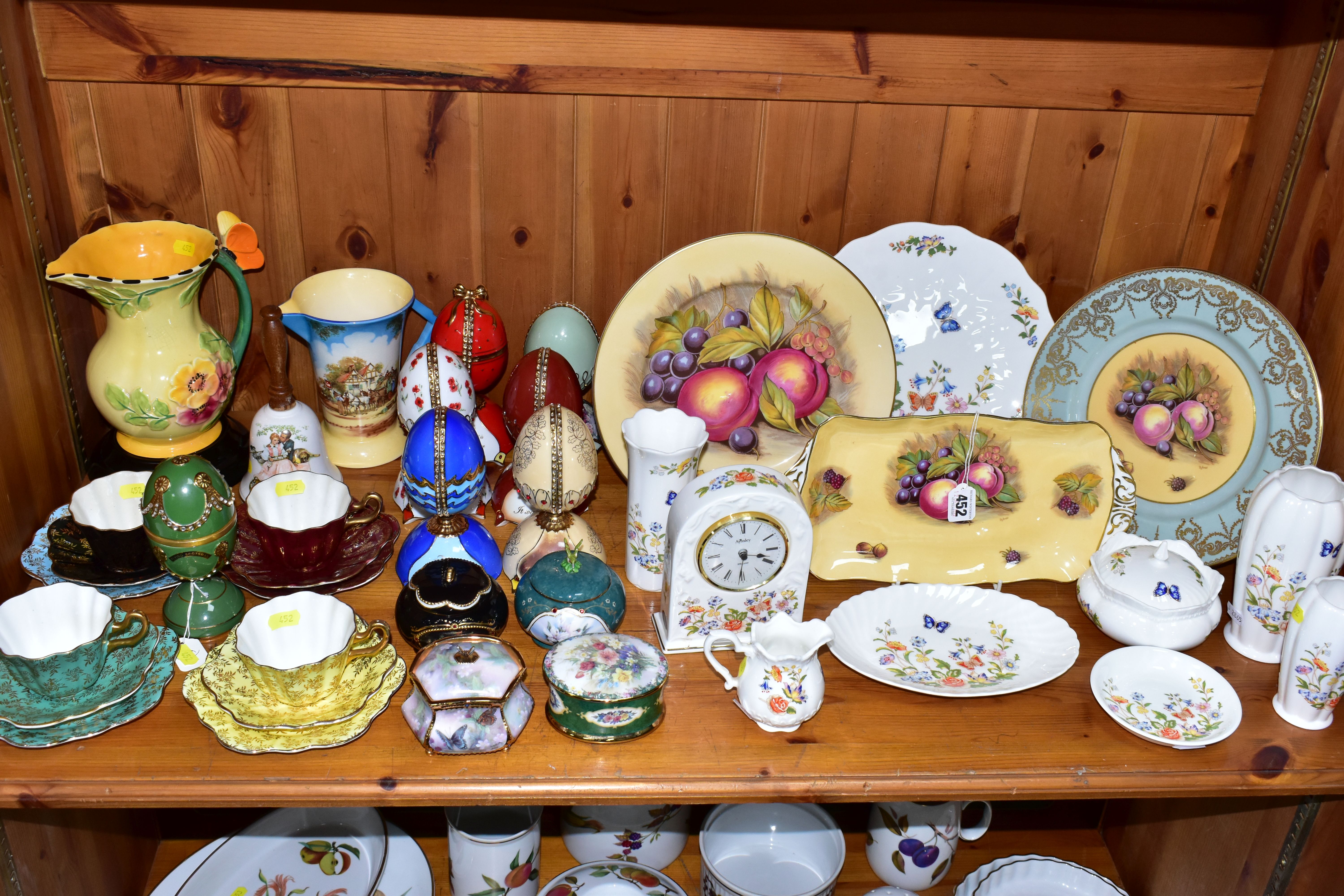 A GROUP OF AYNSLEY COTTAGE GARDEN GIFTWARE AND FRUIT PATTERN PLATES BY D. JONES, MODERN PORCELAIN