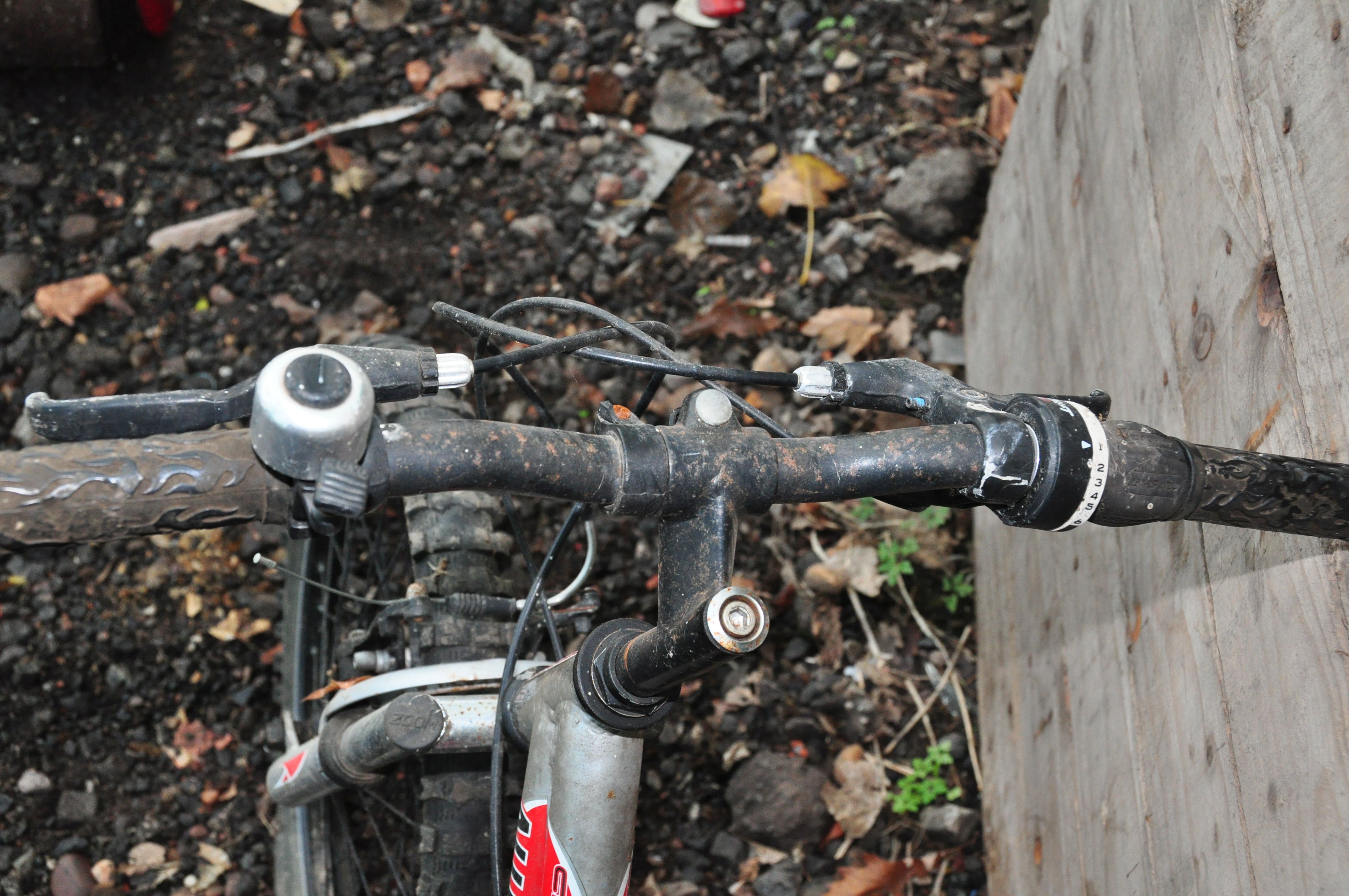 AN APOLLO AWESOME CHILDS BMX STYLE BIKE with front and rear suspension, 6 speed twist grip Shimano - Image 2 of 2