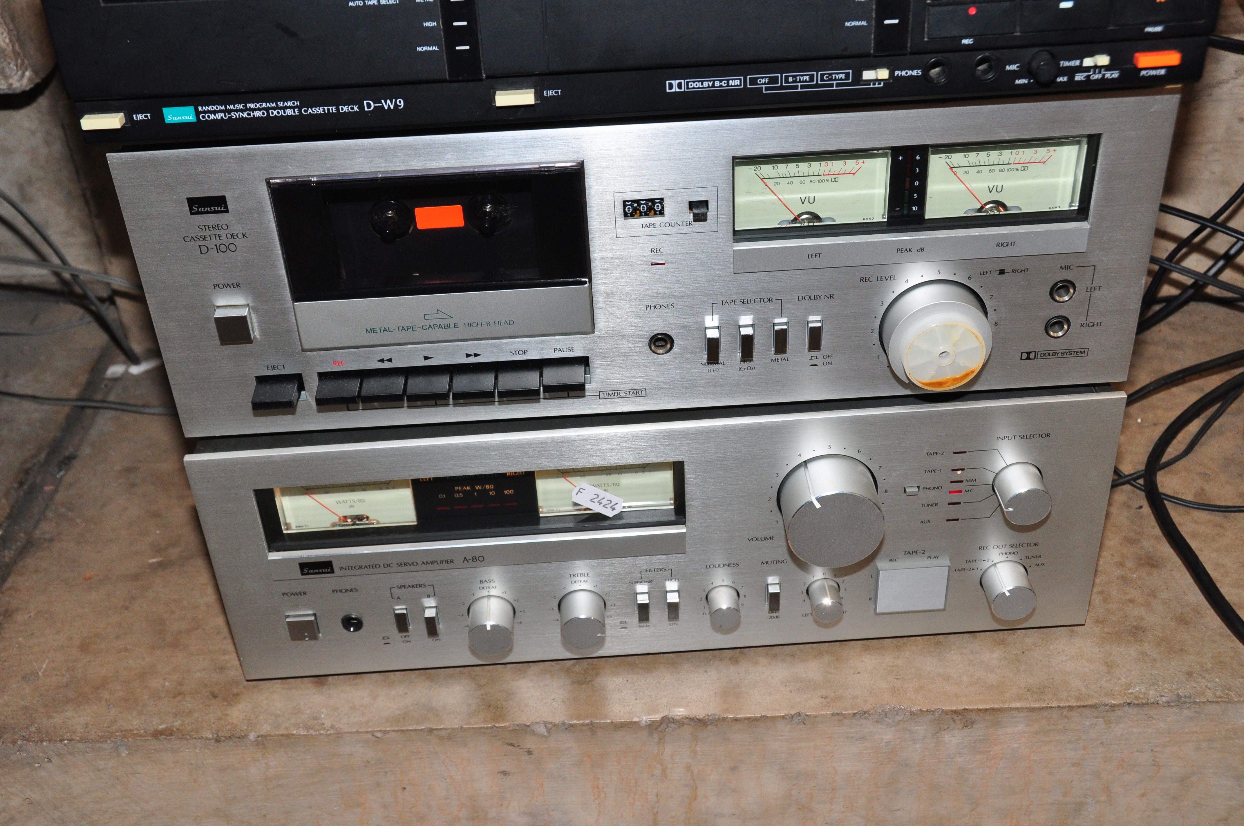 A VINTAGE SANSUI COMPONANT HI FI comprising of a an A-89 Amplifier, a D-100 tape player ( levers not - Image 2 of 4