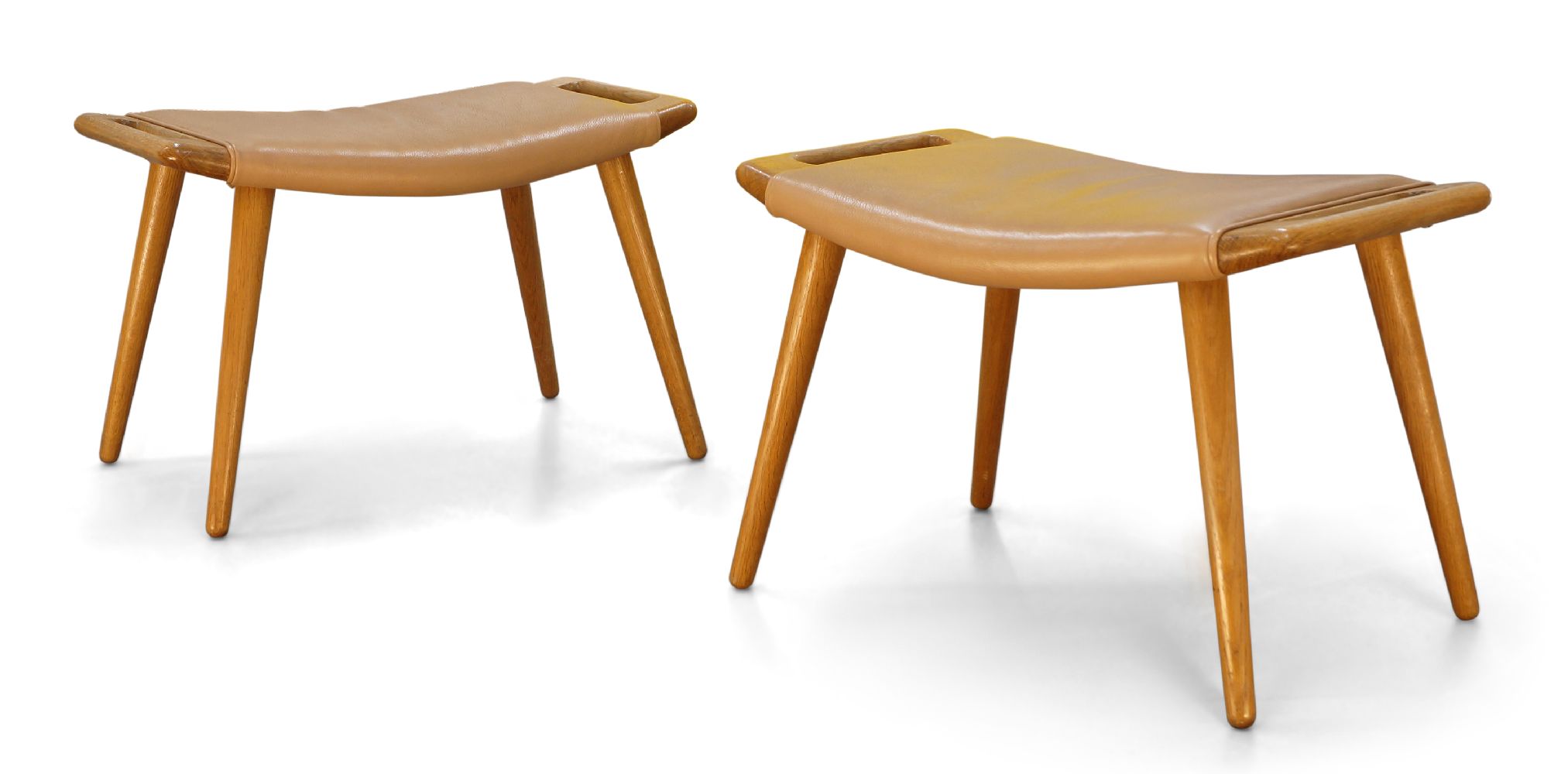 Hans Wegner (Danish 1914-2007), a pair of 'CH07' shell chairs and two ottomans for P.P Mobler, 2005, - Bild 2 aus 6