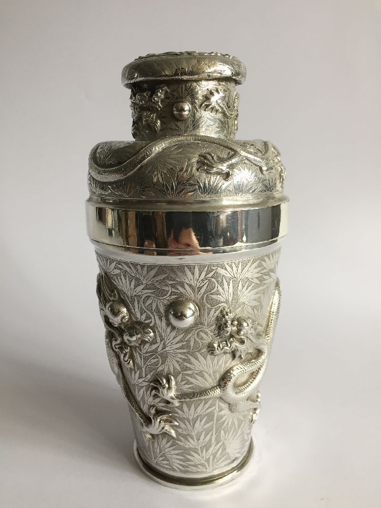 A Chinese export silver cocktail shaker, Tu Mao Xing, Jiujiang, Jiangxi, late 19th/early 20th - Image 3 of 10