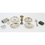 A group of small silver and other metal oddments comprising: a silver Kiddush cup, London, 1905,