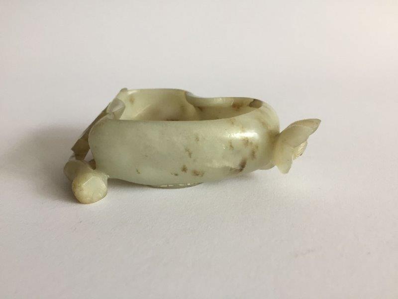 A Chinese pale green hardstone 'bat and peach' brushwasher, early 20th century, carved as a bat - Image 3 of 6