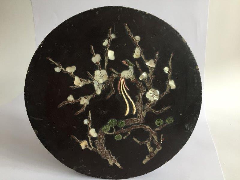 A Chinese lacquered wood circular box and cover, early 19th century, the exterior inlaid with mother - Image 5 of 10