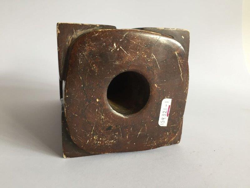 A Chinese hardstone archaistic cong, late Qing dynasty, the square base supporting two eight-sided - Image 5 of 6