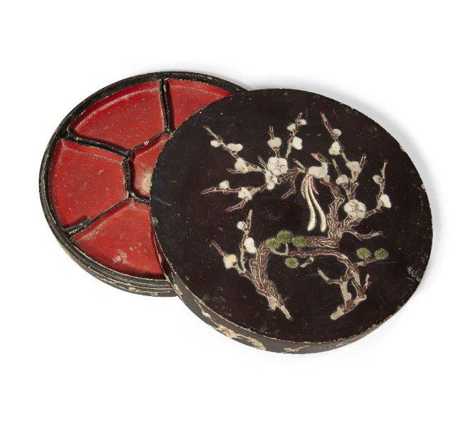 A Chinese lacquered wood circular box and cover, early 19th century, the exterior inlaid with mother - Image 3 of 10