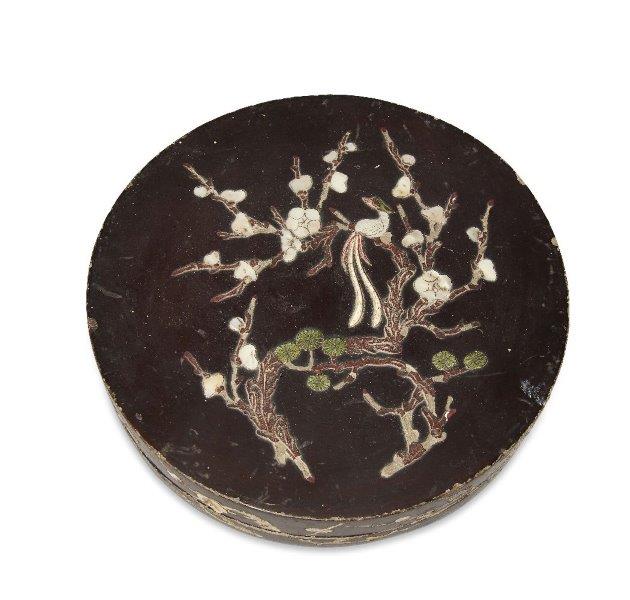 A Chinese lacquered wood circular box and cover, early 19th century, the exterior inlaid with mother