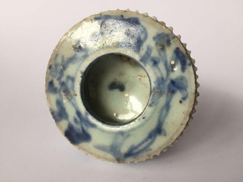 A Chinese porcelain blue and white water pot, Ming dynasty, 17th century, the exterior with two - Image 5 of 5