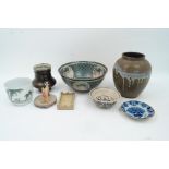 AMENDMENT Please note that this lot has VAT charged on the hammer price. A group of ceramics,