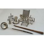 A group of silver, comprising: a pair of silver four division toast racks, Edinburgh, 1910, Hamilton