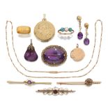 A group of jewellery including: a 22ct gold band ring, approx. size K½; an oval amethyst brooch in