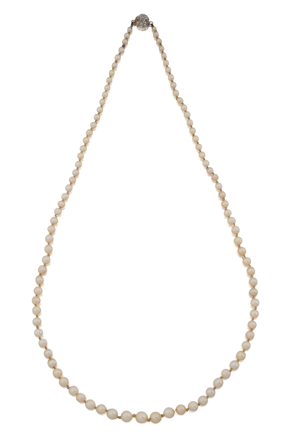 A pearl necklace, composed of a single row of graduated pearls, diameters ranging from 3.1mm to 5.