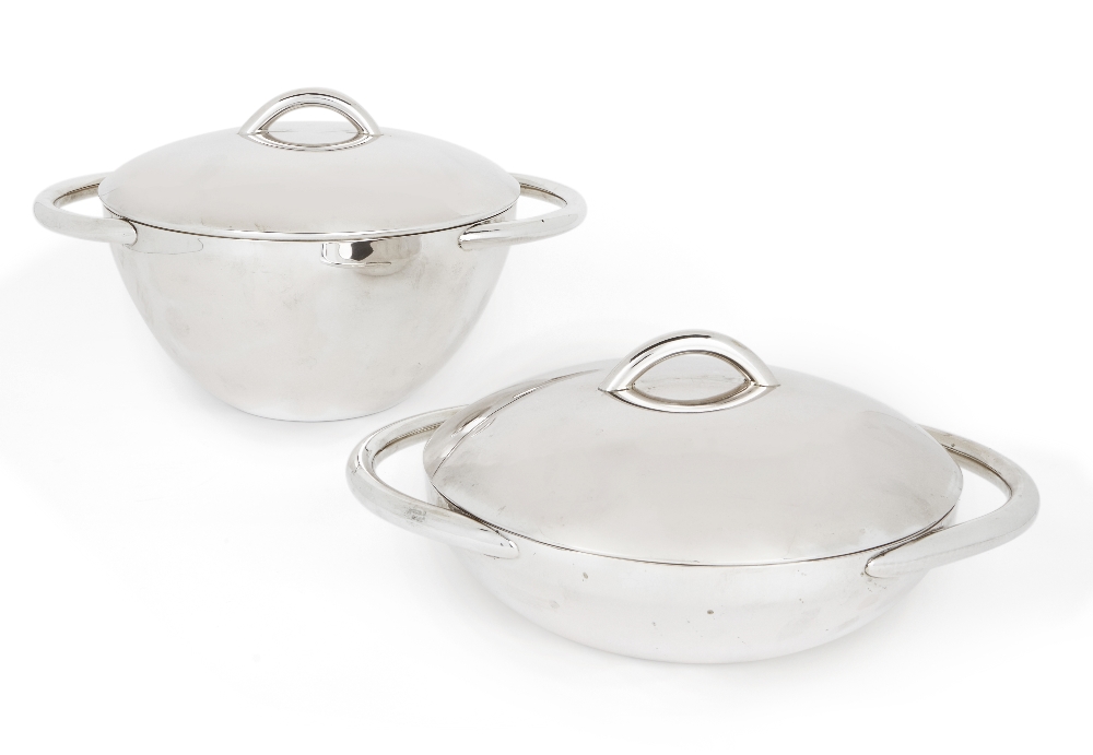 Luigi Genazzi ( 800 silver ), Two tureens, circa 1950, 800 silver, Stamped '800' and with marks