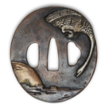 A Japanese tsuba, Edo period, cast with a crane above the sun, signed to reverse, 8x7cm 江戶時期 剑鍔