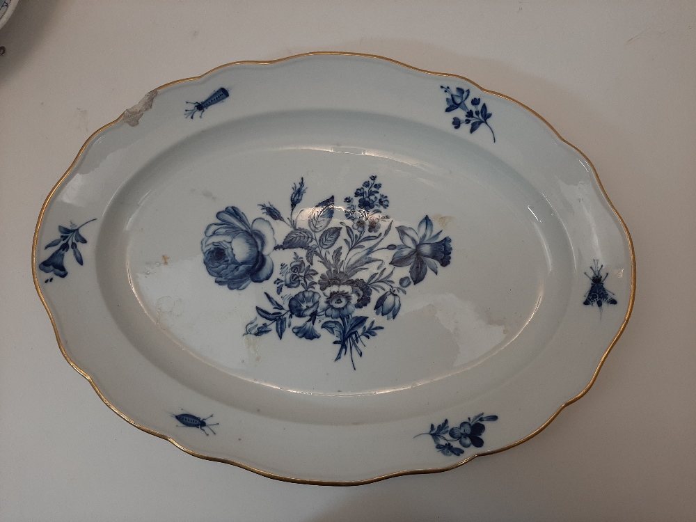 A Meissen porcelain ‘Zwiebelmuster’ blue and white serving plate, 20th century, blue underglaze - Image 9 of 10