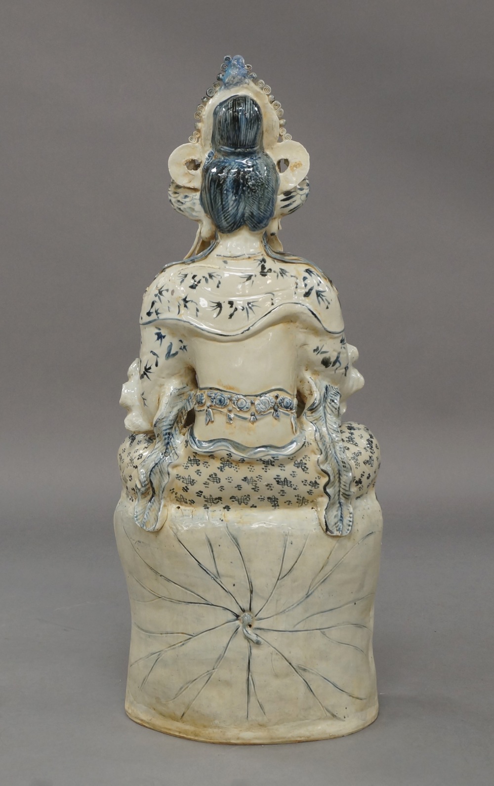 A large Chinese porcelain blue and white figure of Guanyin, 20th century, seated cross-legged on a - Image 3 of 3