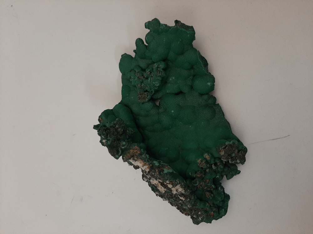 A specimen of malachite, of natural form, 12cm wideThis specimen is in it natural raw state. It - Image 2 of 4