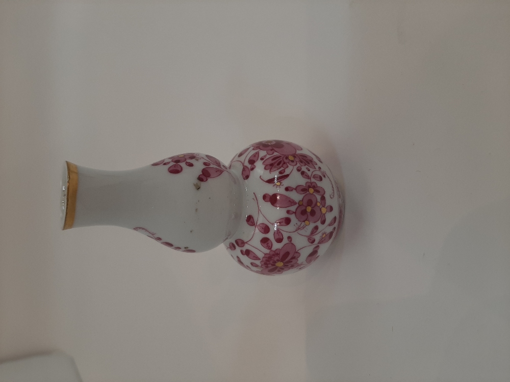 A pair of Meissen miniature double gourd vases and covers, 20th century, with encrusted pink rose - Image 6 of 6