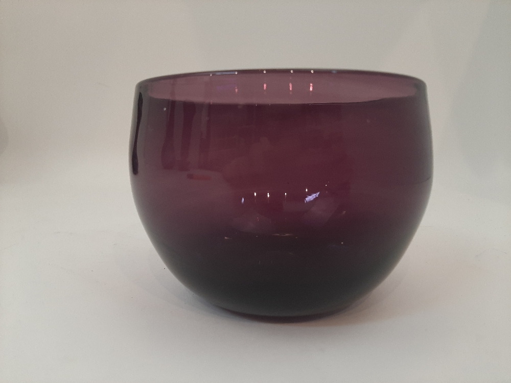 A Julia Donnelly studio glass bowl, with blue marblised design, signed and dated 1986, 16.5cm - Image 7 of 39