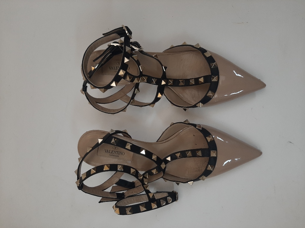 Valentino Garavani: a pair of beige and black leather rockstud heels, with buckle ankle straps, size - Image 15 of 39