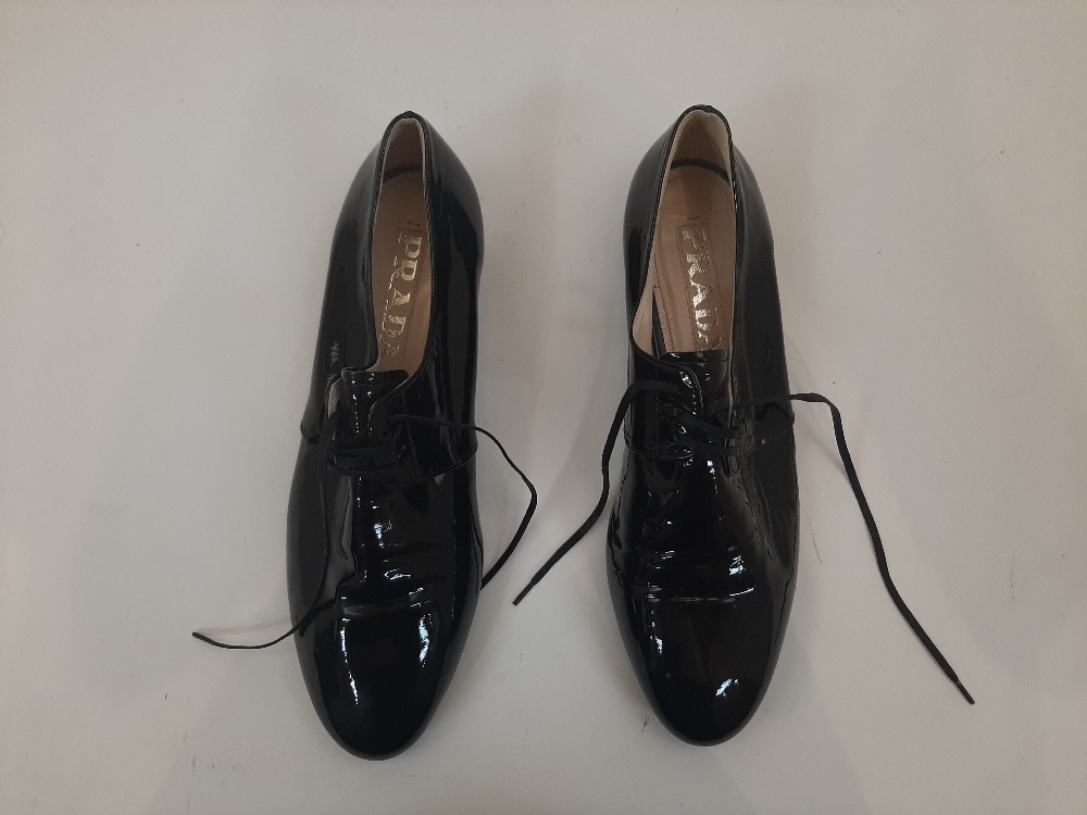Prada: a pair of black patent leather lace up shoes, size '38.5', with gilded logo to insole and - Image 13 of 52