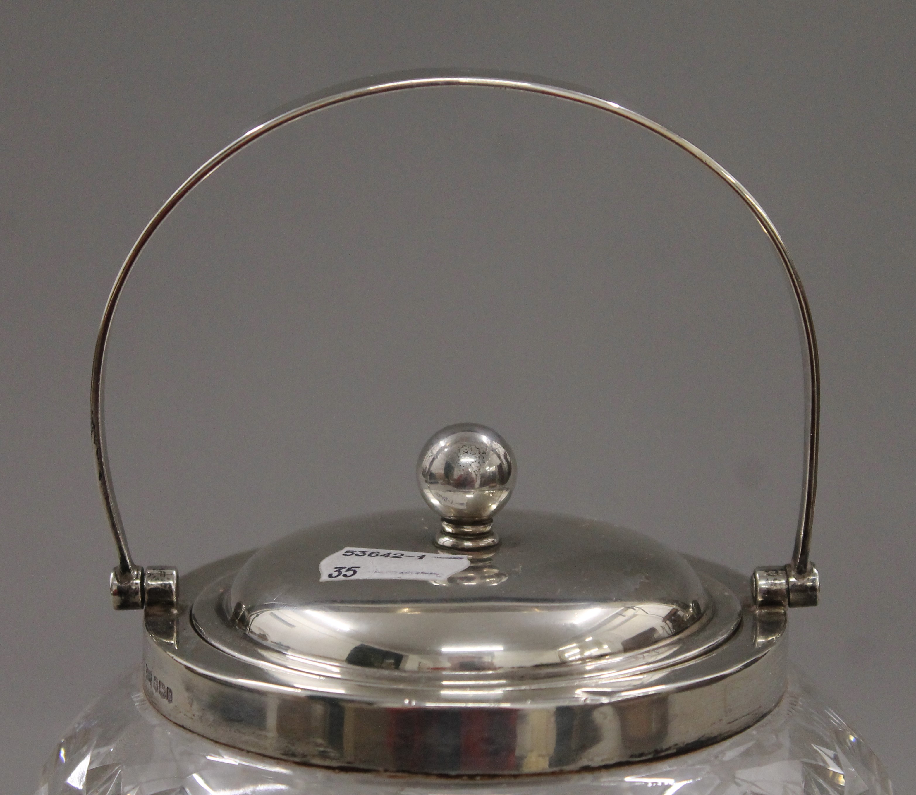 A silver mounted cut glass biscuit barrel. 13 cm high. - Image 3 of 5