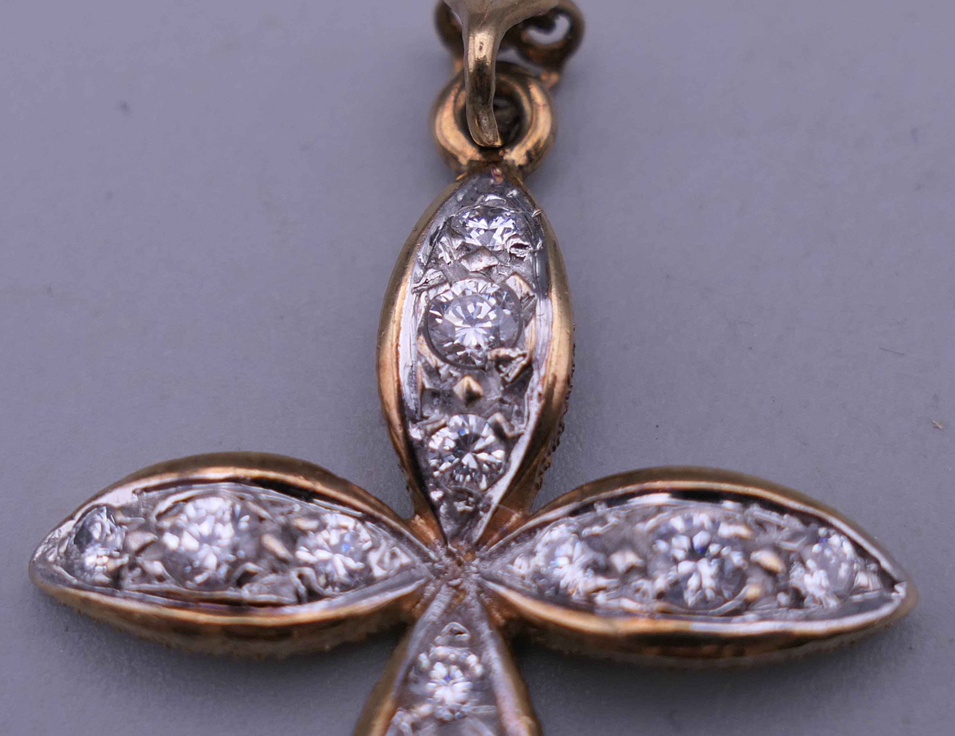 A 9 ct gold stone set cross pendant. 5 cm high. 5.8 grammes total weight. - Image 5 of 7