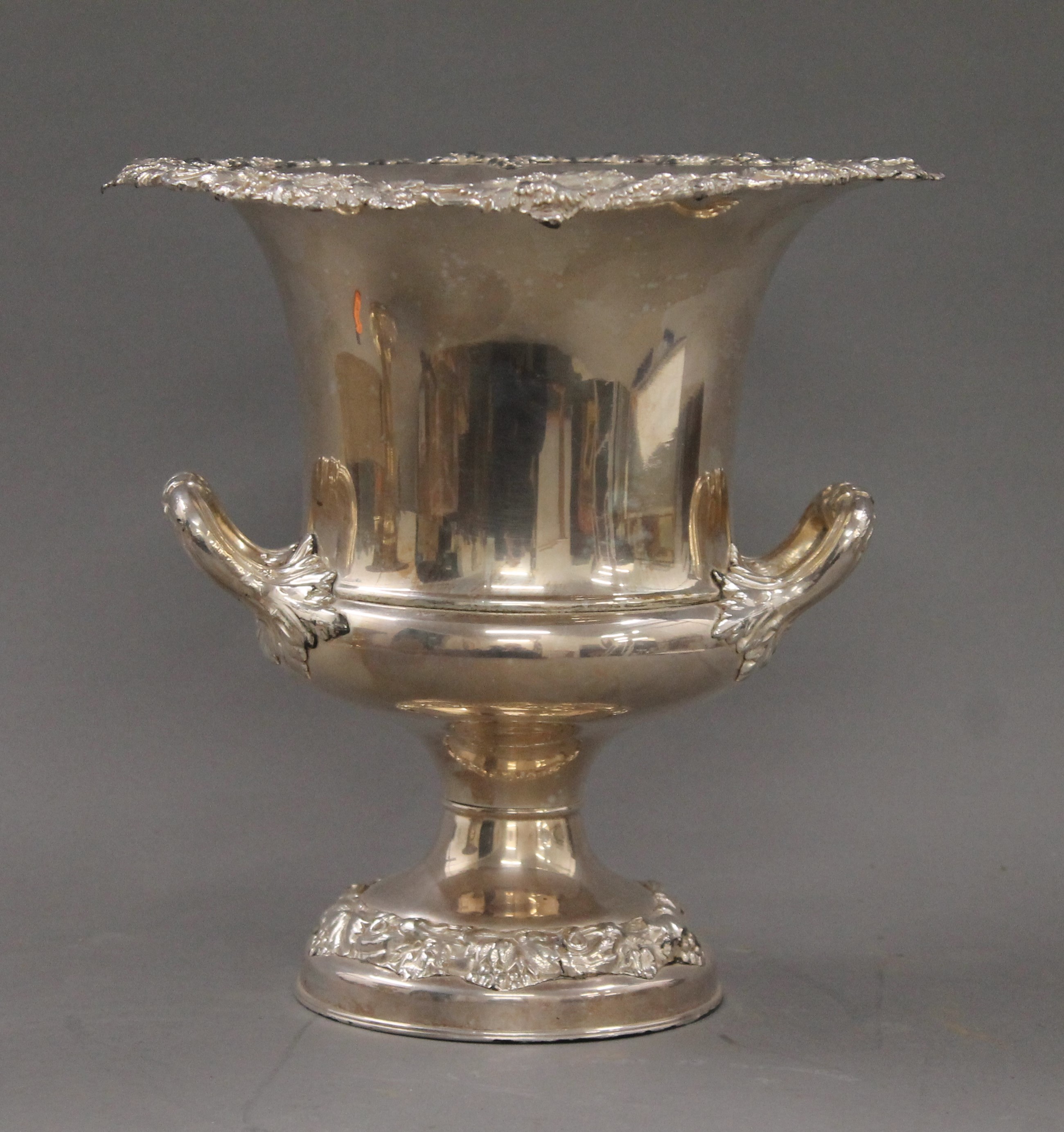 A pair of Sheffield silver plated wine coolers. 25 cm high. - Image 2 of 6