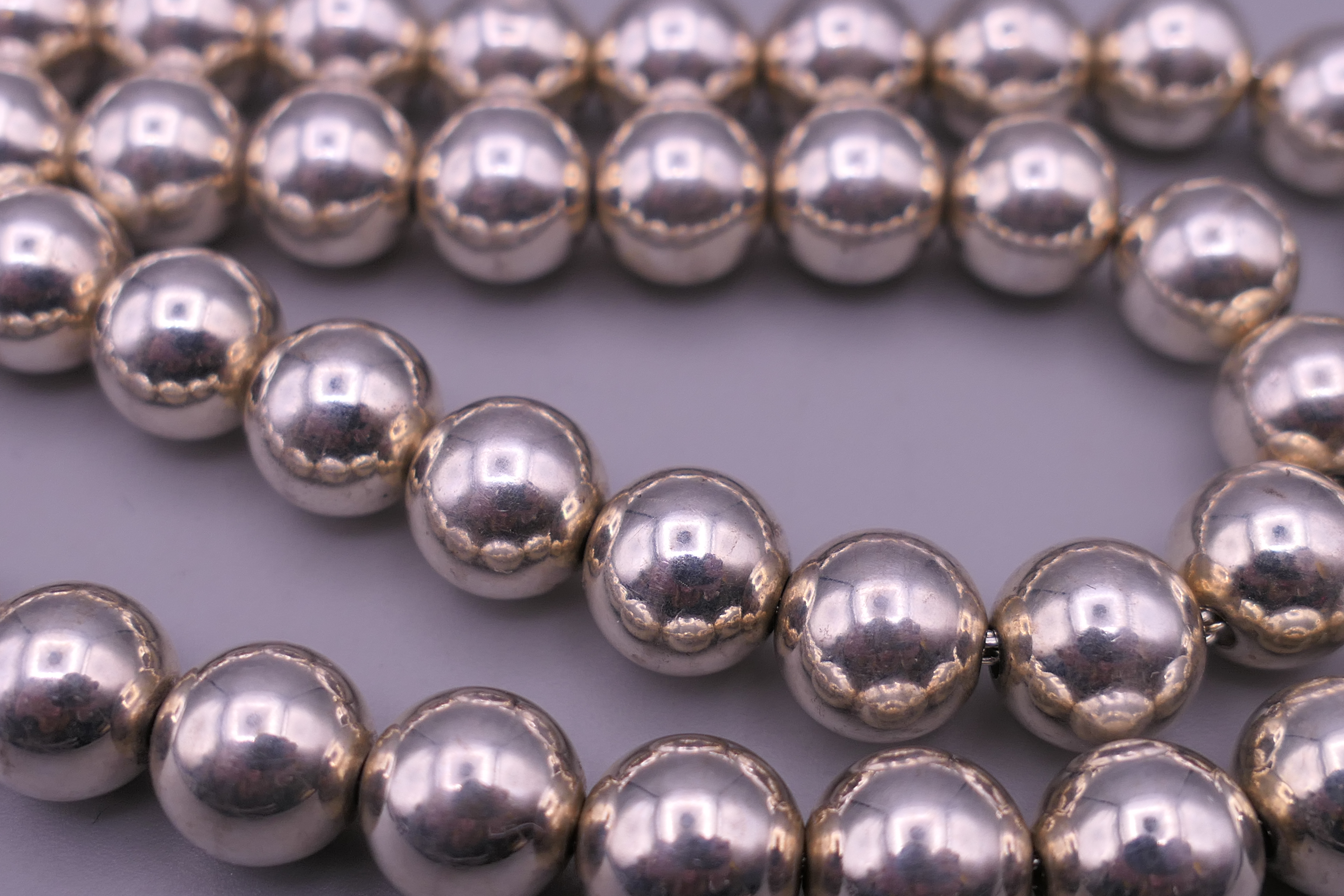 A ladies Tiffany silver bubble necklace, with UK Tiffany hallmarks on chain. 44 cm long. 47. - Image 3 of 5