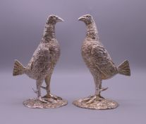 A pair of silver peppers formed as fighting cocks, hallmarked London 1929. 8.5 cm high. 157.