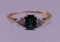 An 18 ct gold sapphire ring. Ring size R/S. 2.6 grammes total weight.