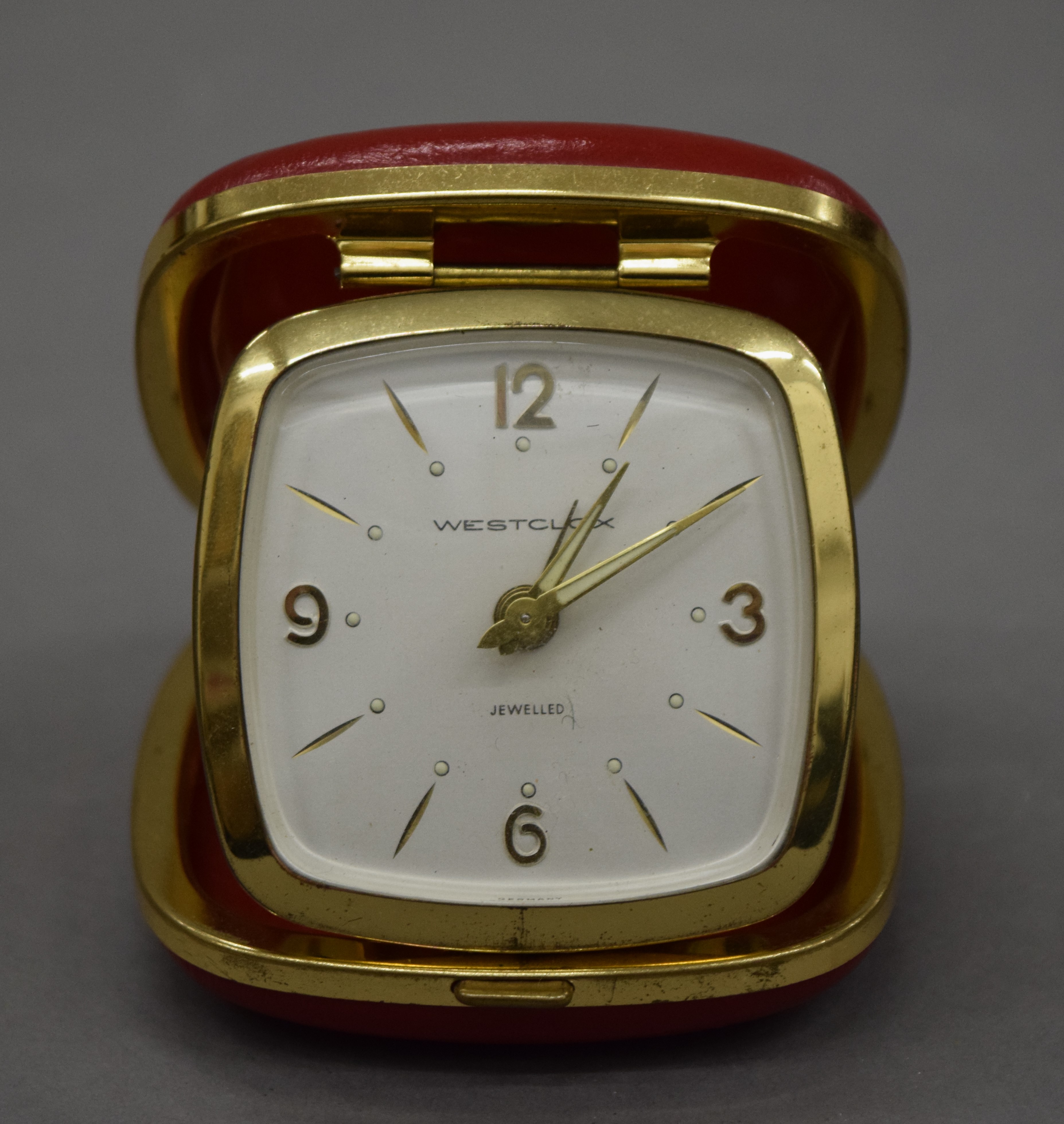 A tortoiseshell handled vanity set, two pairs of mother-of-pearl opera glasses, - Image 17 of 29