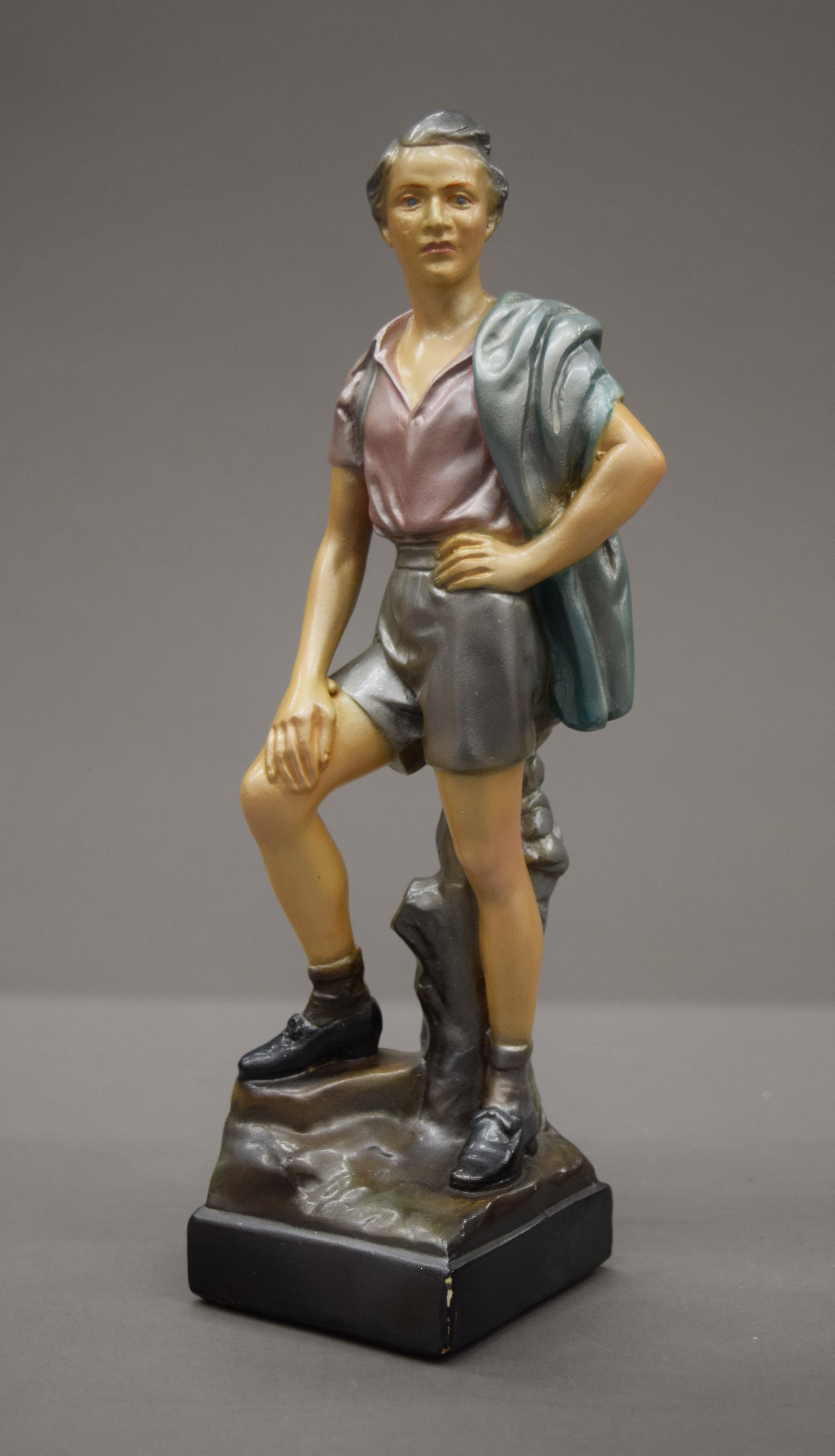 A pair of early 20th century painted plaster models of hikers. The largest 26 cm high. - Image 3 of 9