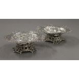 A pair of silver footed bon bon dishes. 291.8 grammes.