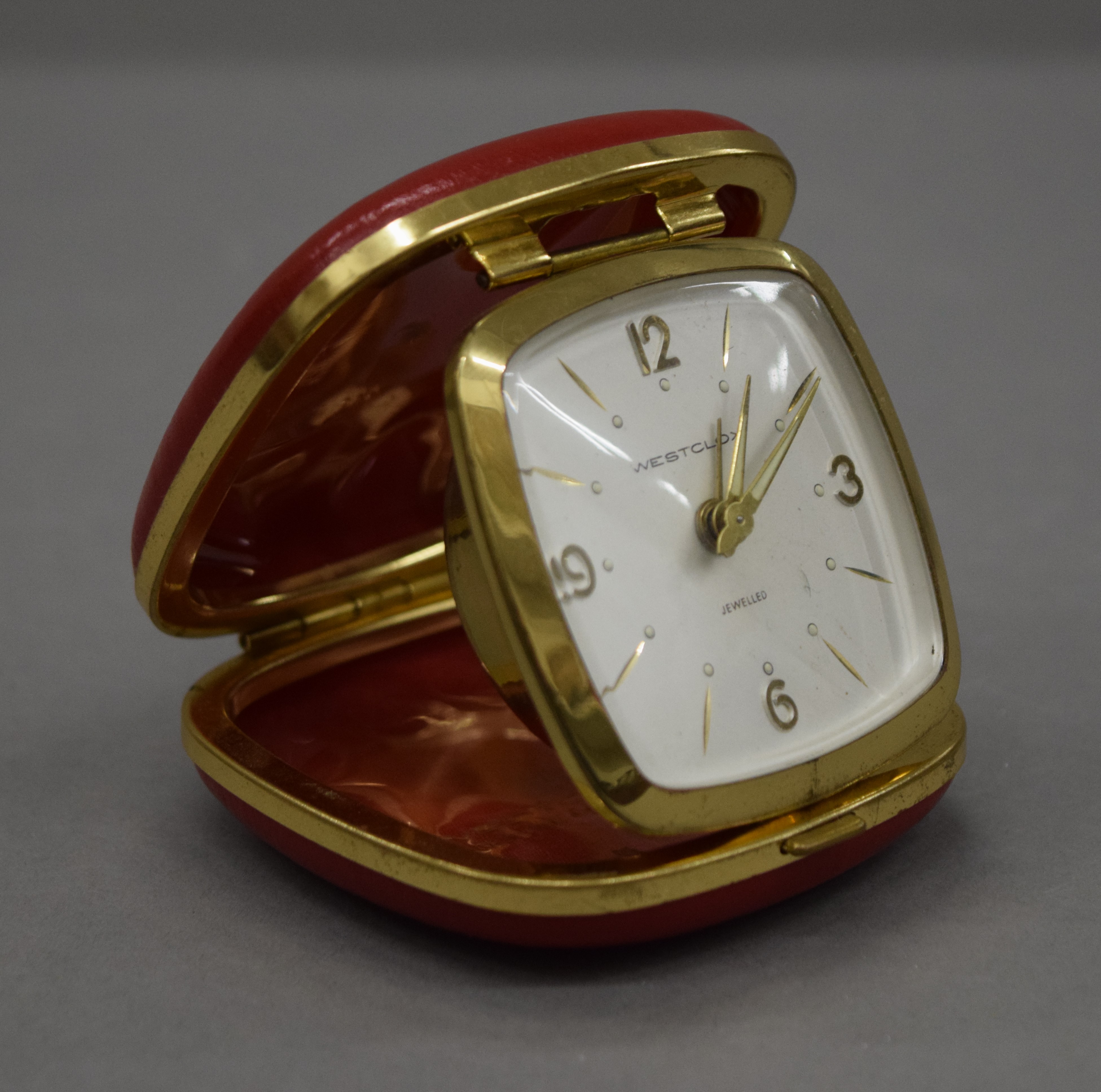 A tortoiseshell handled vanity set, two pairs of mother-of-pearl opera glasses, - Image 16 of 29