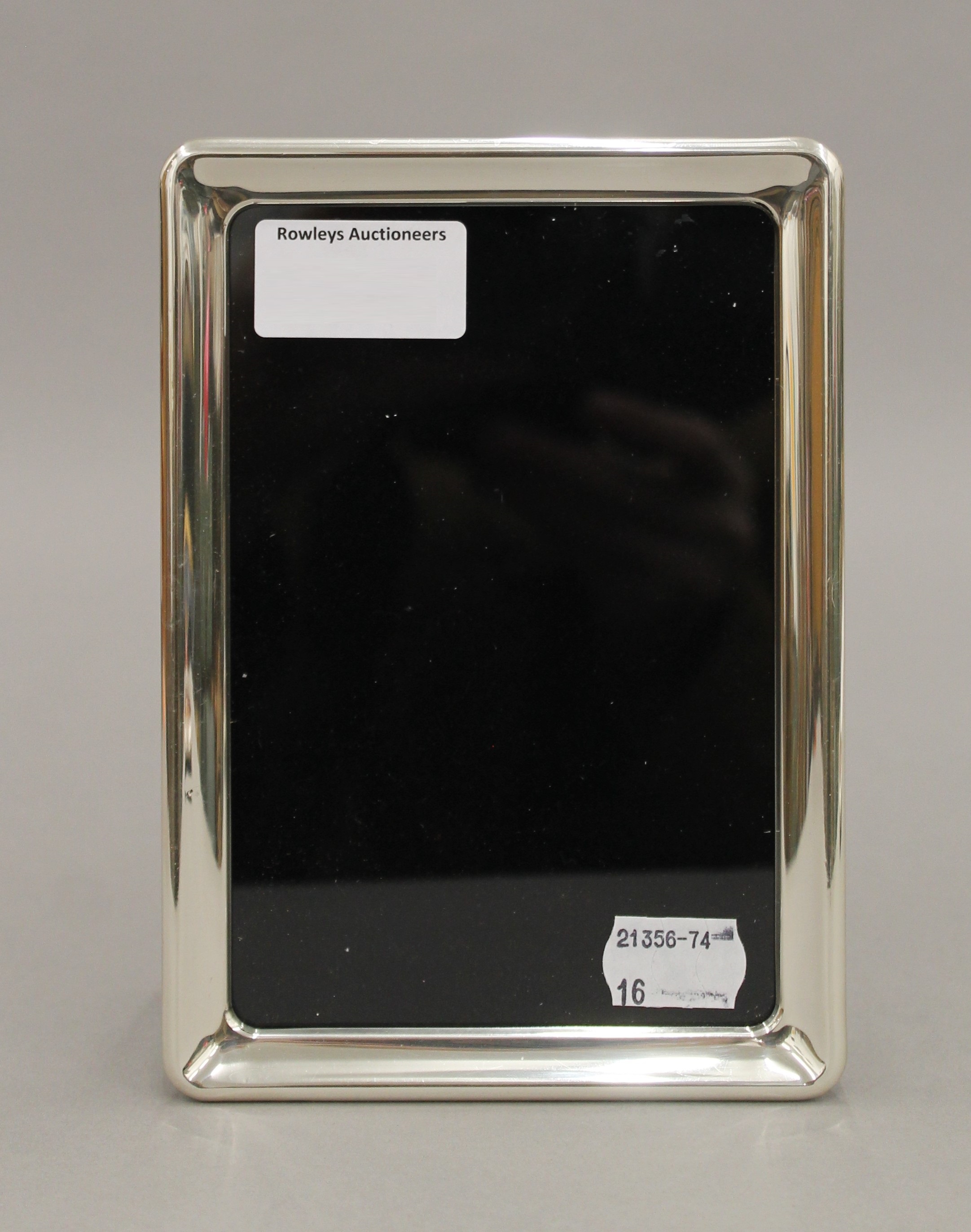 Two silver photograph frames, one oval and one rectangular. The latter 17 cm high. - Image 7 of 9