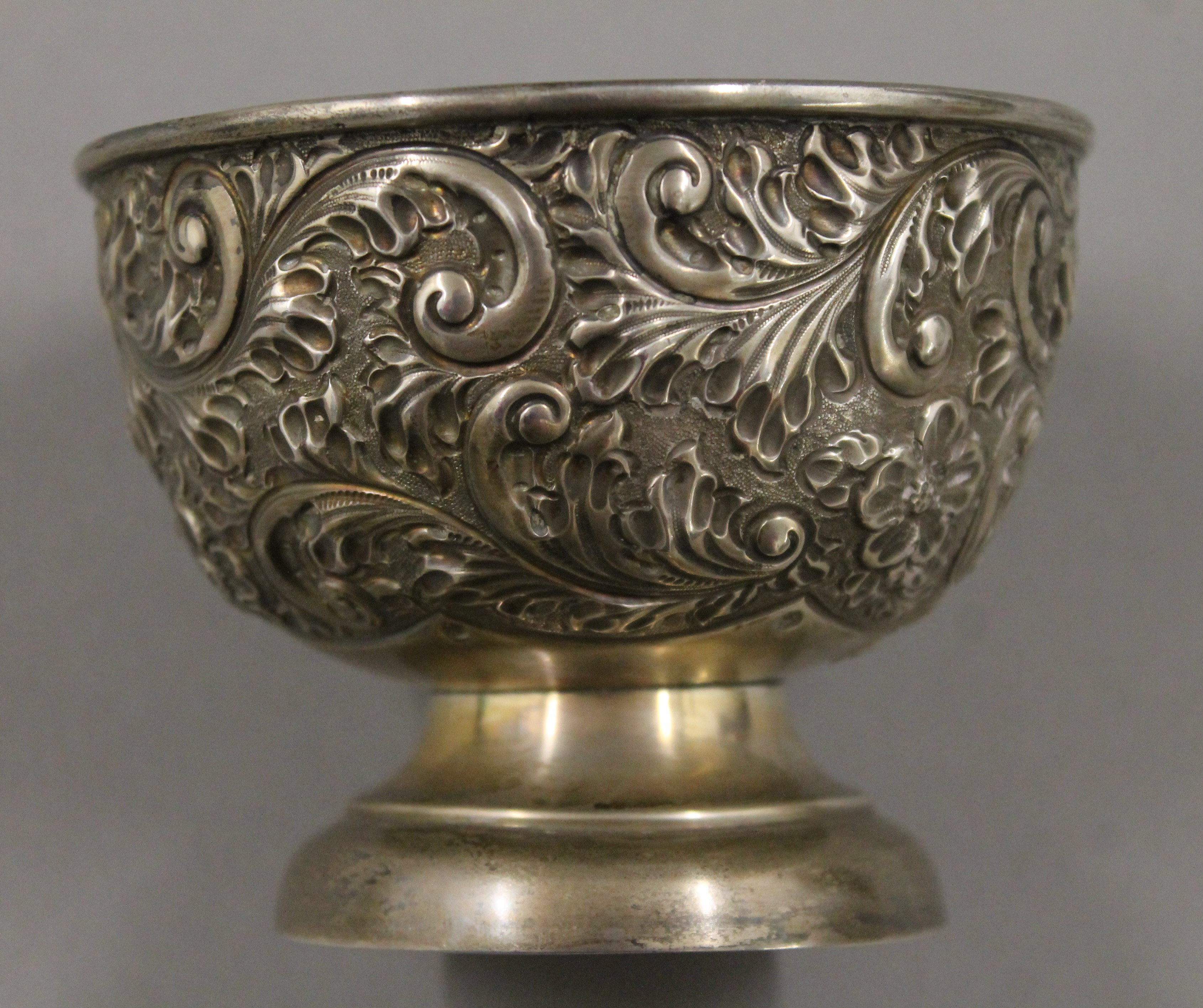 A silver embossed bowl. 8 cm high. - Image 3 of 5