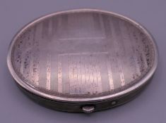 A sterling silver compact. 7 cm wide. 79.9 grammes total weight.