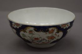 A small early Worcester porcelain bowl. 14.5 cm diameter.