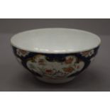 A small early Worcester porcelain bowl. 14.5 cm diameter.