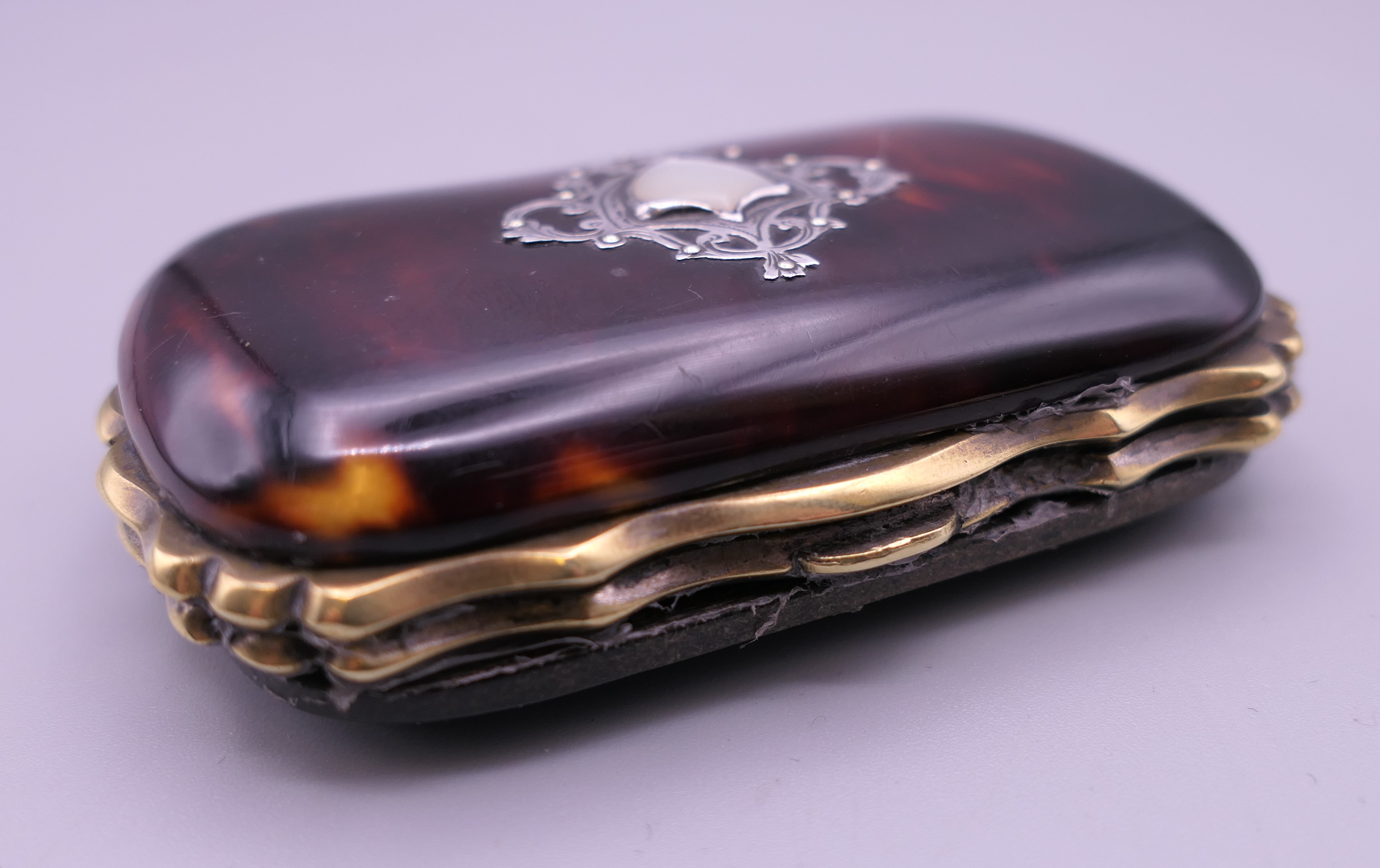 A Victorian silver and tortoiseshell purse lined with silk. 7.5 cm wide. - Image 4 of 4