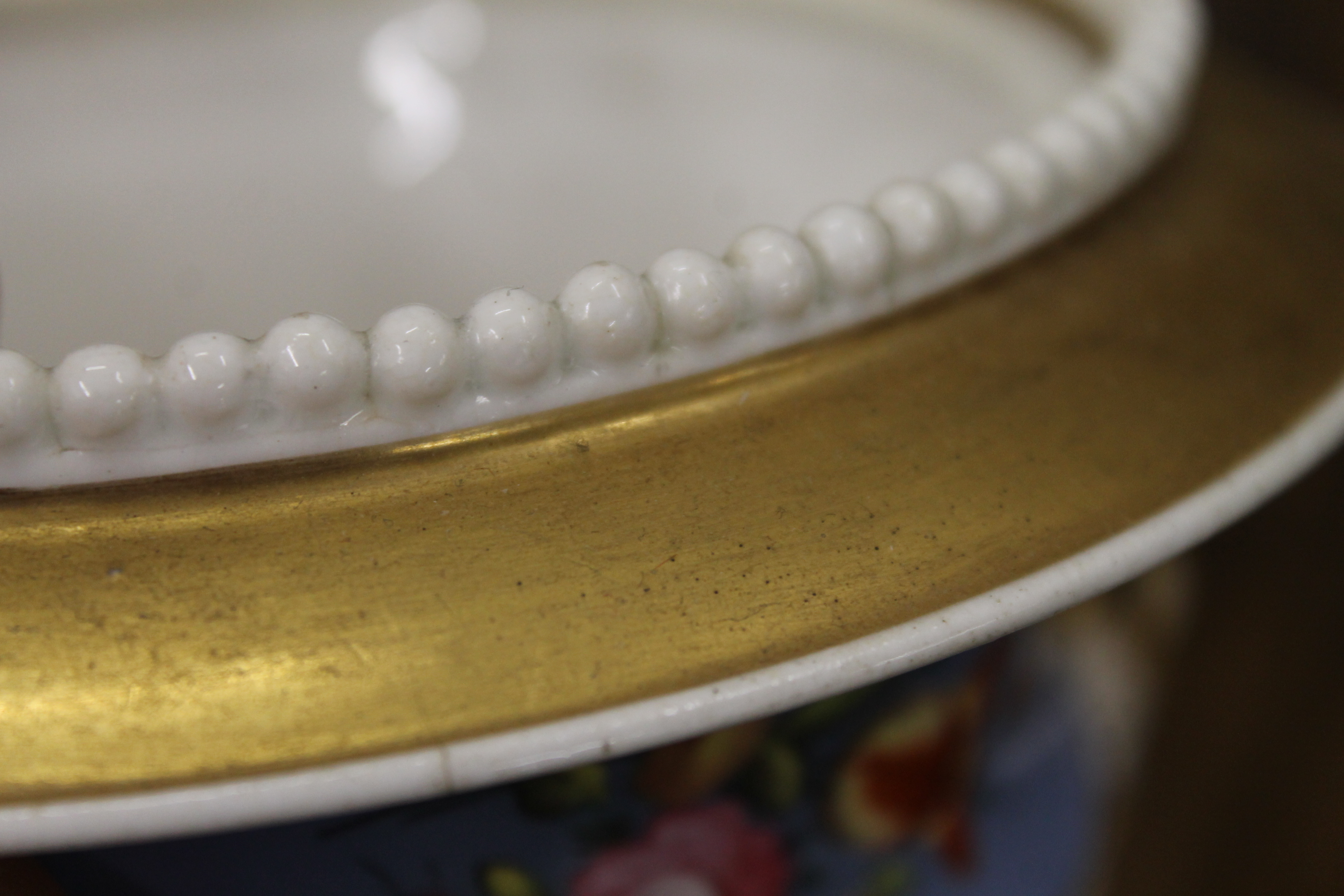 A 19th century porcelain lidded tureen on stand. 14 cm high, stand 23 cm diameter. - Image 11 of 20