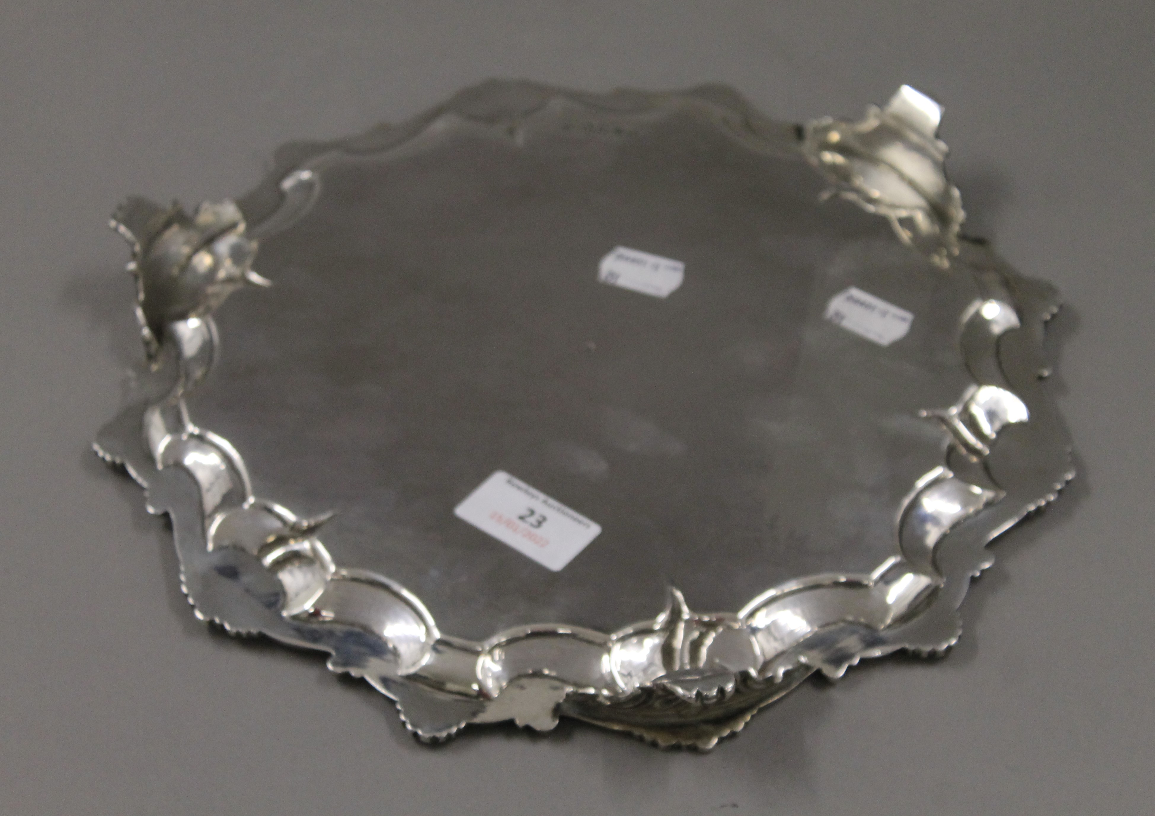 A Victorian engraved silver salver. 30 cm wide. 784.1 grammes. - Image 5 of 7