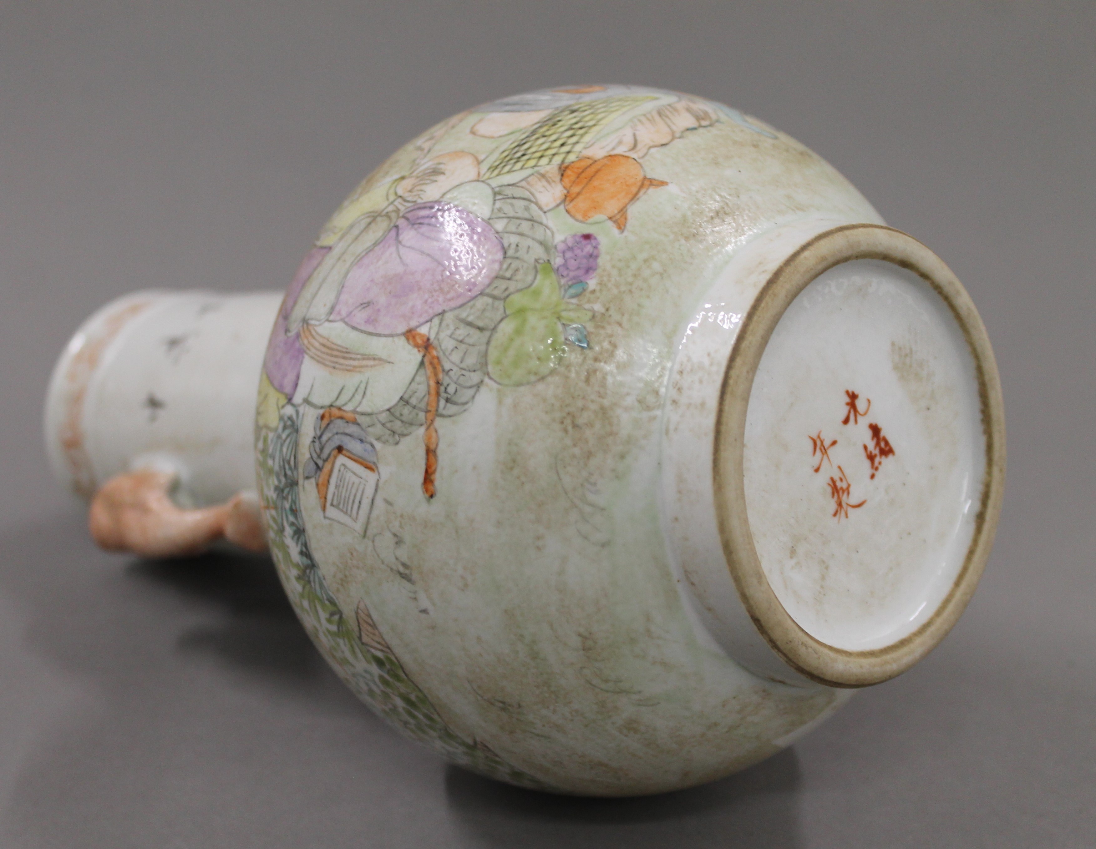 A small Chinese coloured porcelain vase decorated with figures. 23.5 cm high. - Image 4 of 5