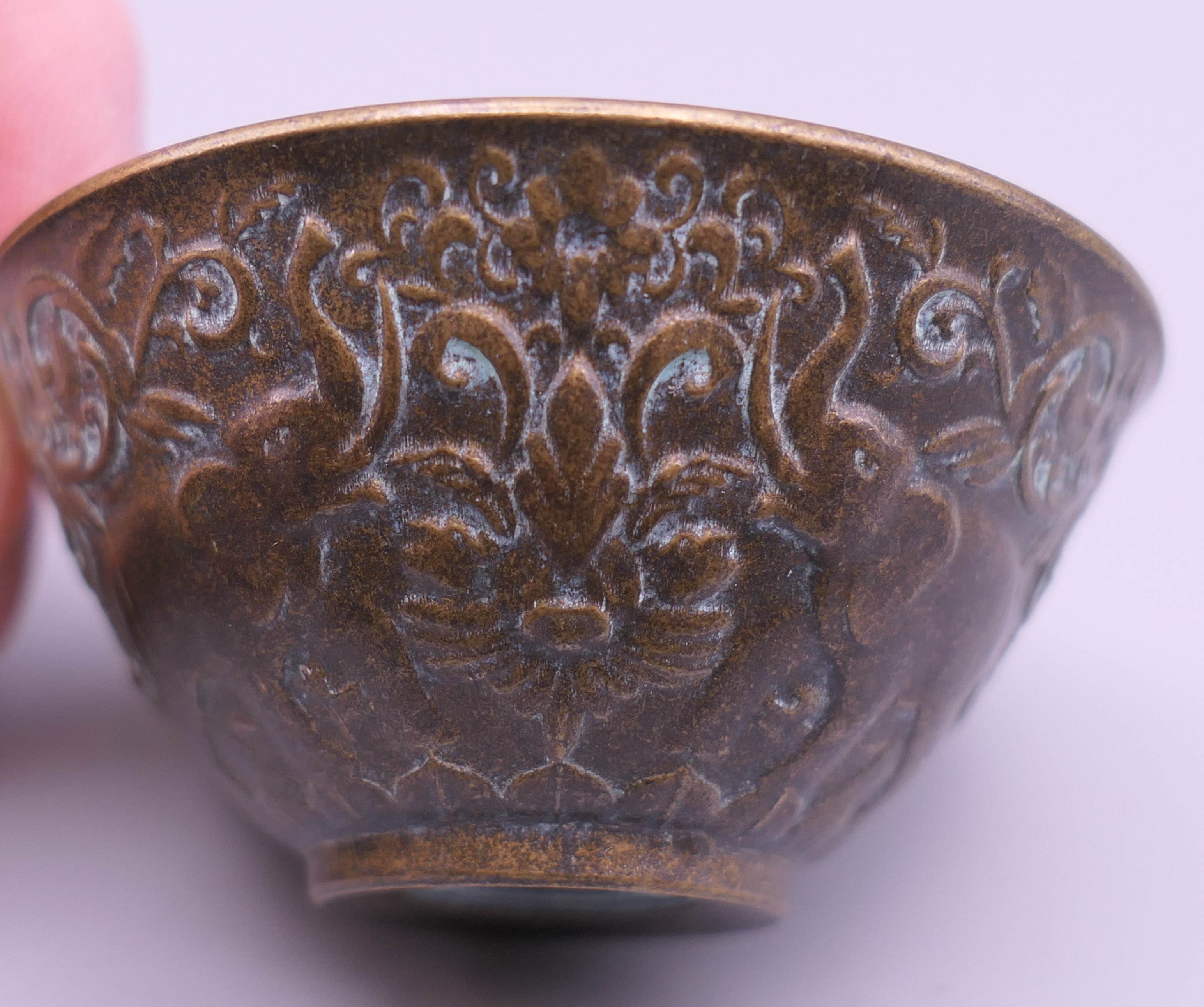 A small Chinese bronze bowl. 6 cm diameter. - Image 4 of 4