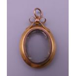 An Edwardian 9 ct gold double sided photo locket. 3.5 cm high. 4.1 grammes total weight.