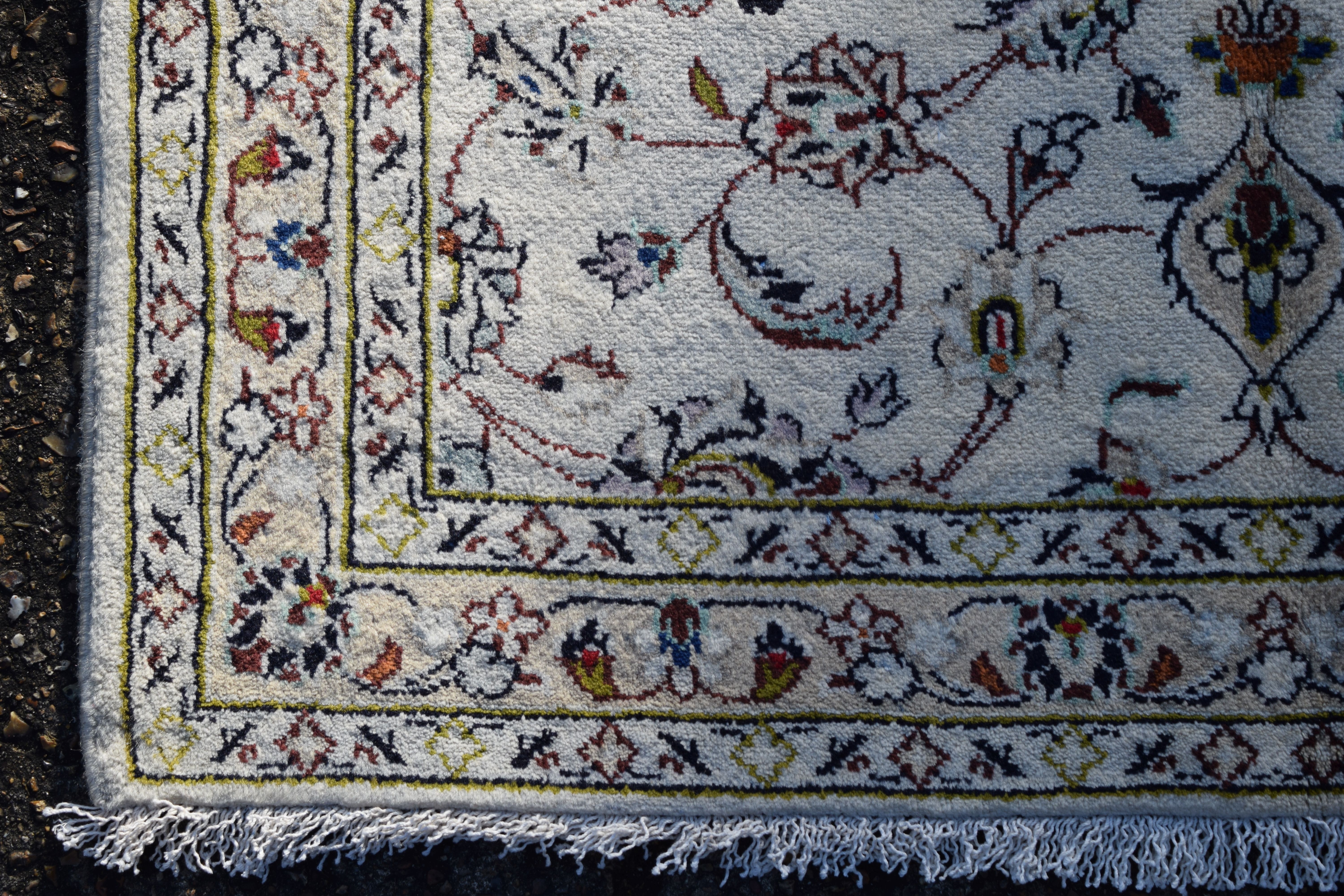 A Kashan rug . 490 x 100 cm. - Image 2 of 3