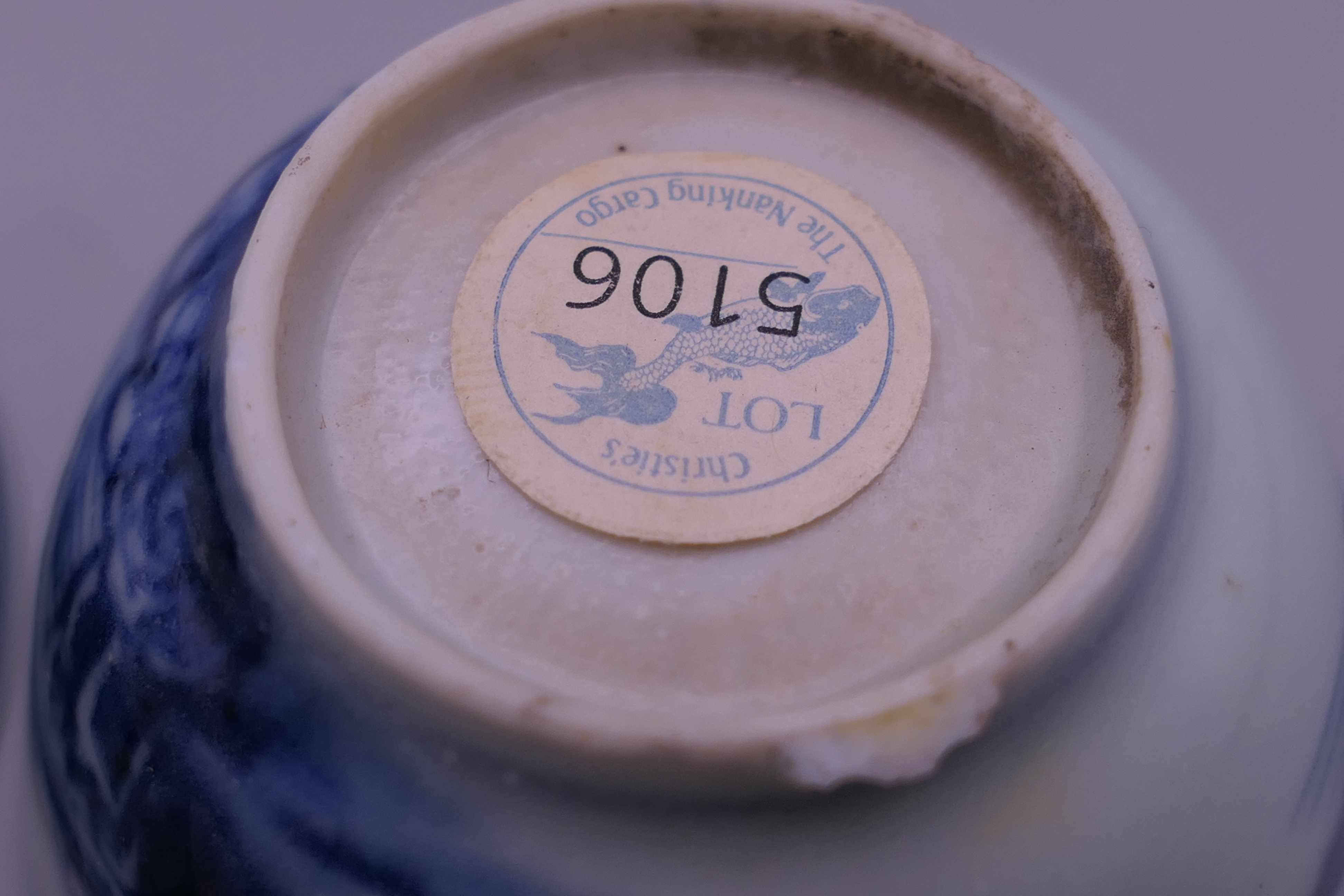 Two Nanking Cargo Chinese blue and white porcelain tea bowls and saucers. - Image 13 of 13