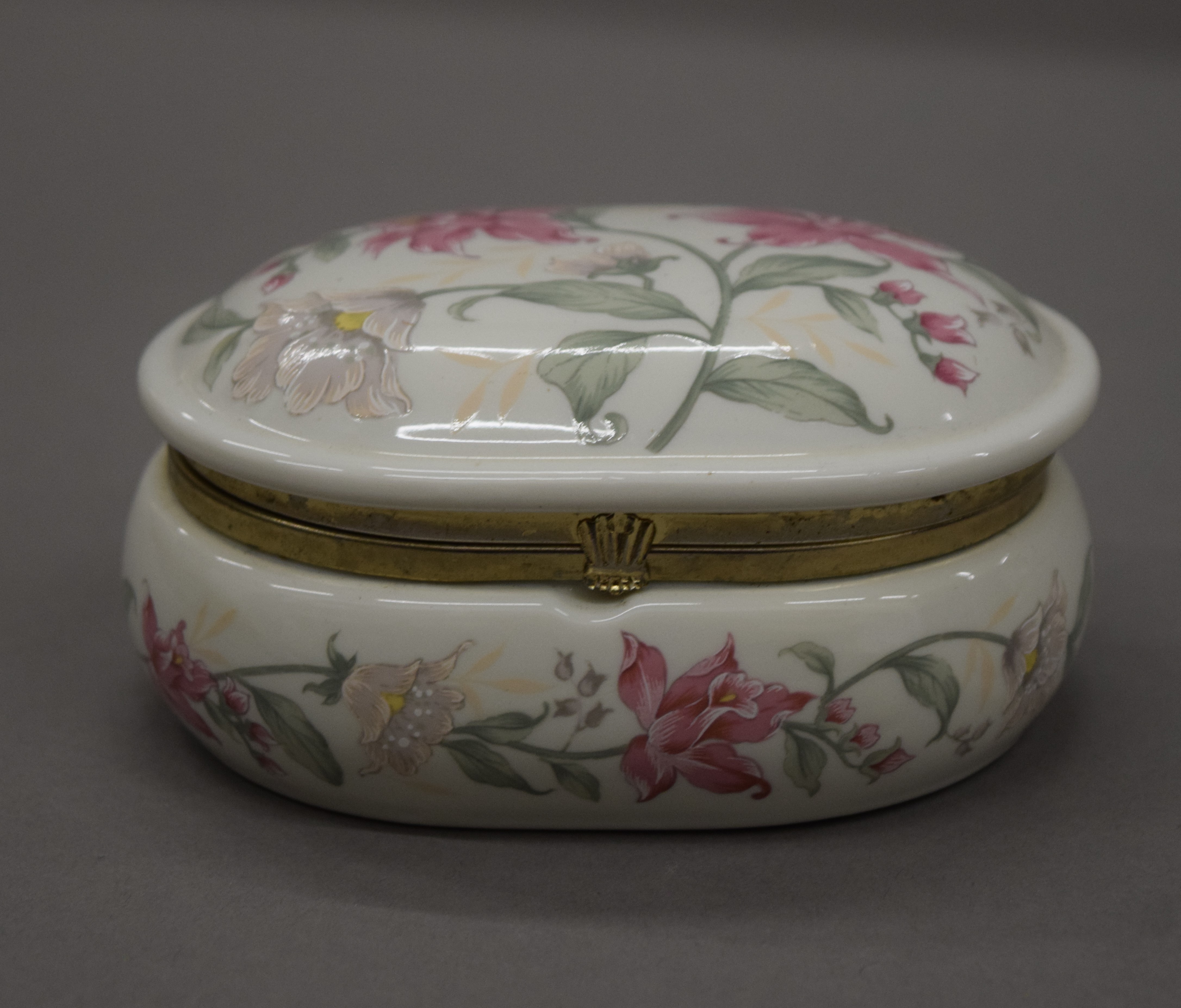 A quantity of miscellaneous ceramics, including Aynsley and Christine Cano hand painted plates. - Image 10 of 16